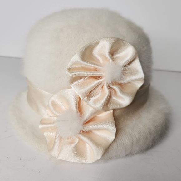Vintage Angora Fur Wool Blend White Fuzzy Cloche Hat Peach Colored Satin Flowers - Picture 7 of 8